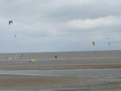 Kite Surfing on Hunstanton Beach © Rob Shephard 2008